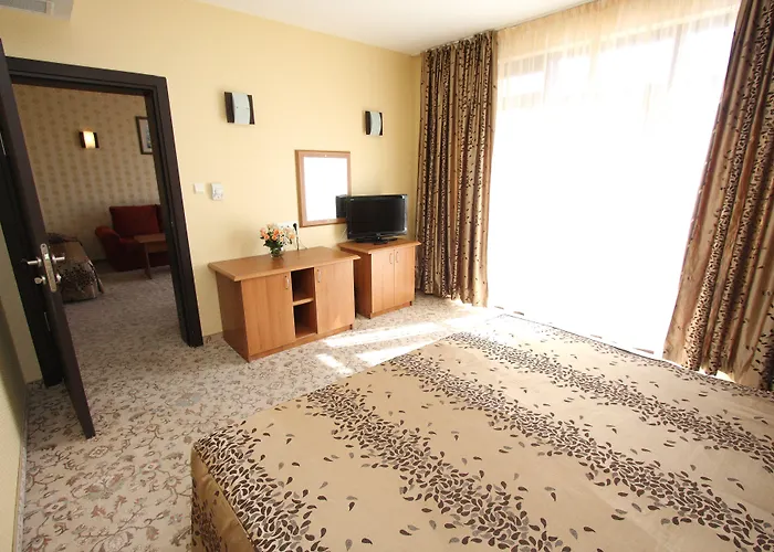 Izola Paradise 酒店 4*