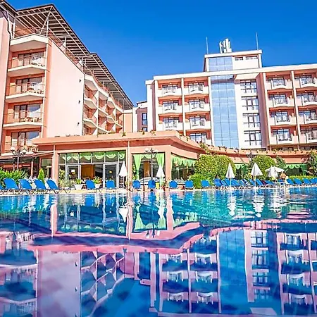 Готель Izola Paradise 4*